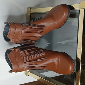 Comfortview brown tassle heeled ankle booties size 8